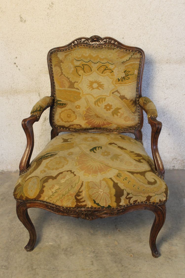 Large Louis XV period carved and molded walnut armchair with flat Queen back 18th century