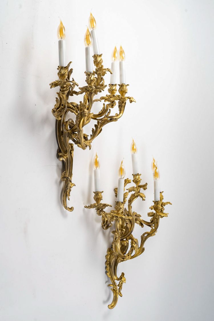 Importante paire d'appliques à cinq lumières de style Louis XV en bronze ciselé et doré vers 1880-18