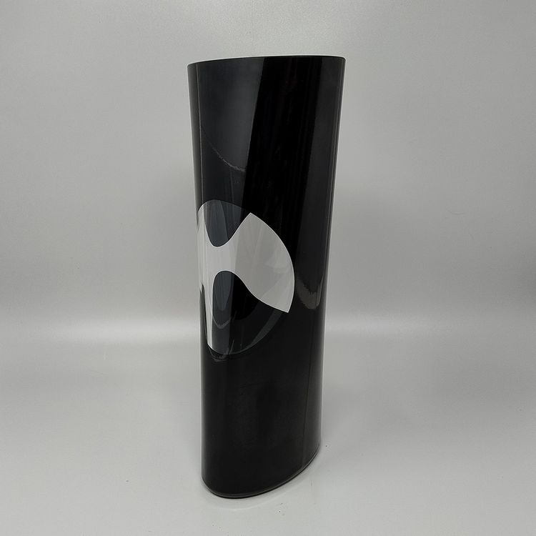 Vase noir étonnant de l'âge de l'espace des années 1970 par Linea Glass. Fabriqué en Italie