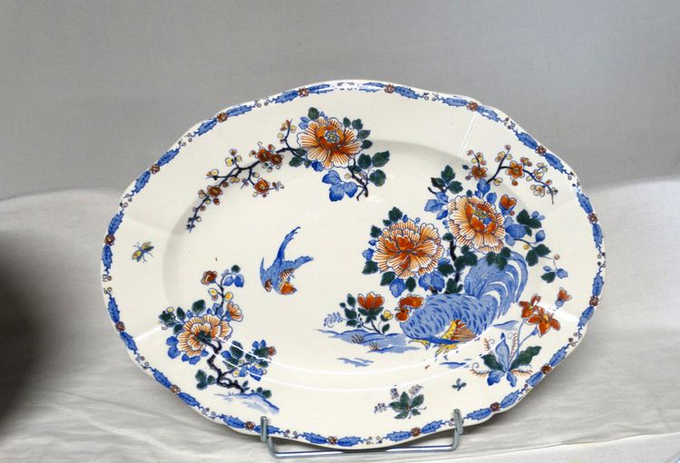 GIEN - Part of earthenware table service. Peony rooster model. 15 pieces.