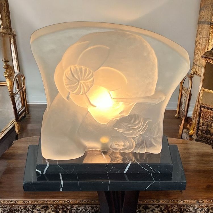 LAMPE ÉPOQUE ART DÉCO EN PÂTE DE VERRE SUR SOCLE EN MARBRE " VISAGE DE FEMME "