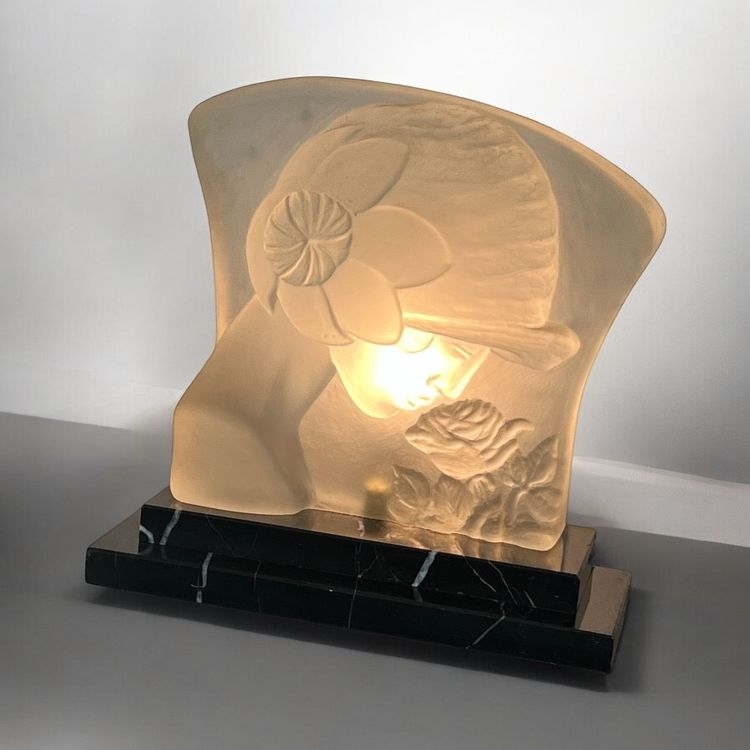 LAMPE ÉPOQUE ART DÉCO EN PÂTE DE VERRE SUR SOCLE EN MARBRE " VISAGE DE FEMME "