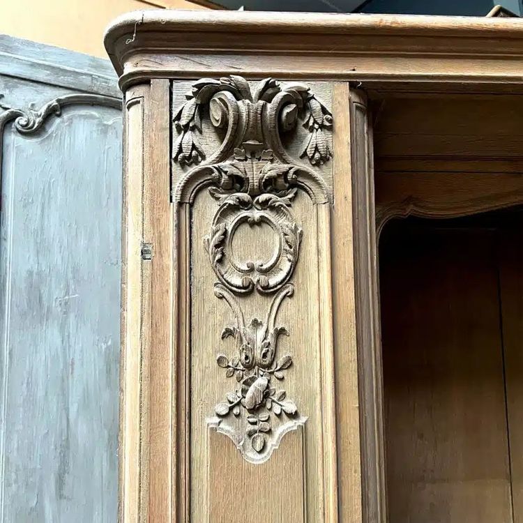 Oak bookcase in the Jansen style