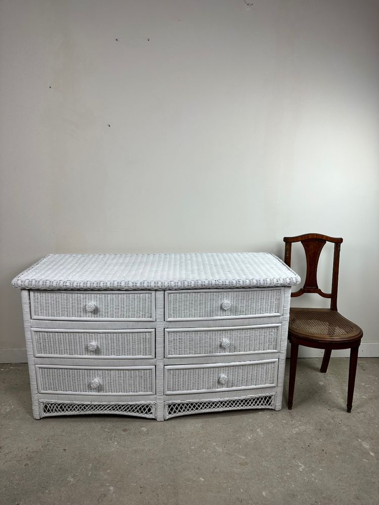 Curved chest of drawers in white woven rattan 1980's