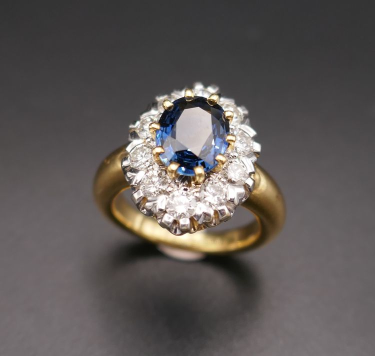 1.95 Carat Sapphire and 1 Carat Diamond Ring, 18K Yellow Gold.