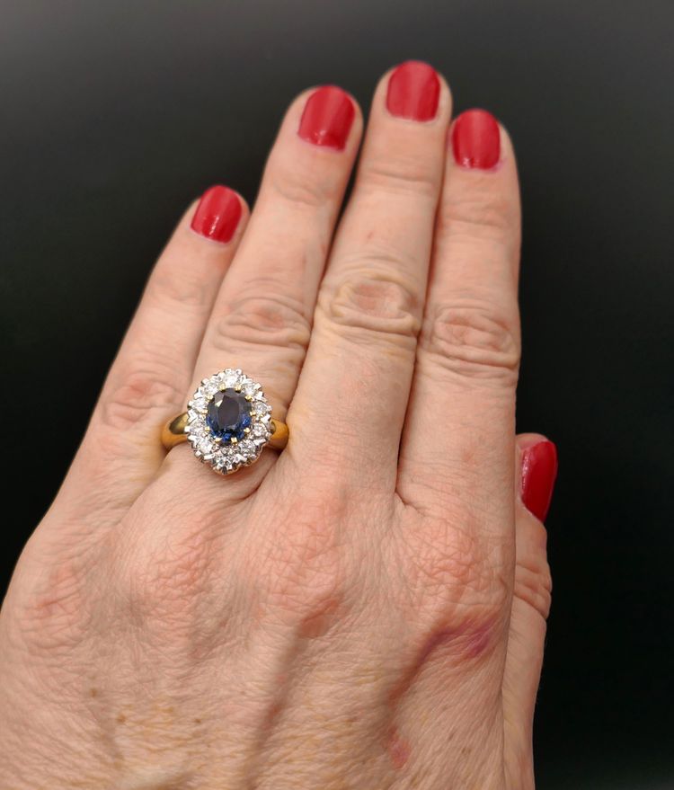 1.95 Carat Sapphire and 1 Carat Diamond Ring, 18K Yellow Gold.