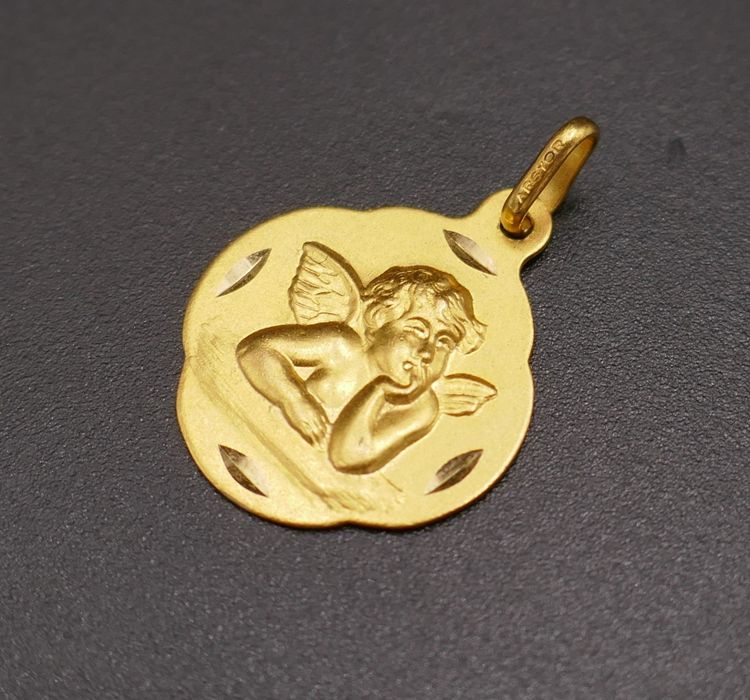 Angel Medal, 18 Carat Yellow Gold.