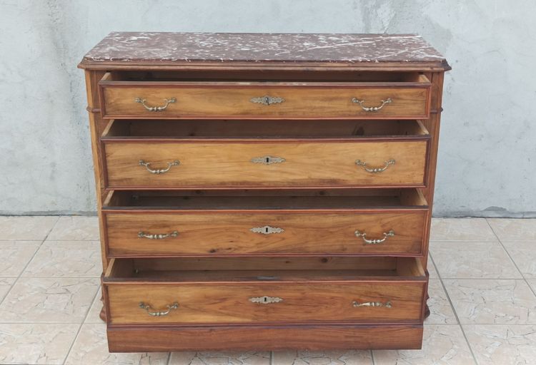 Louis Philippe chest of drawers in walnut