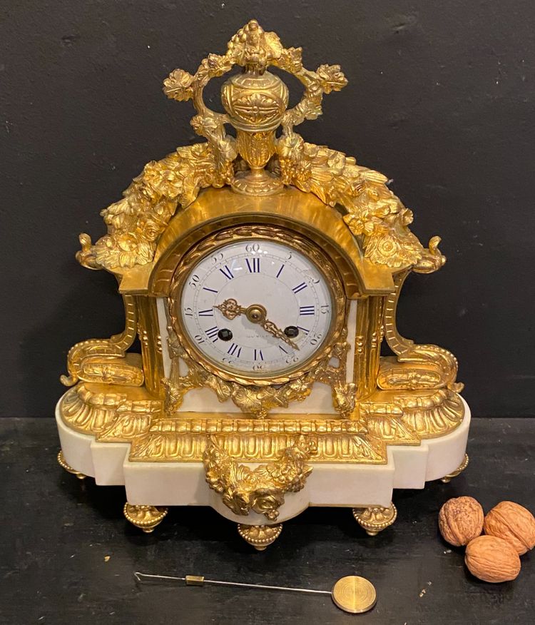 Louis XVI clock in marble and gilded bronze