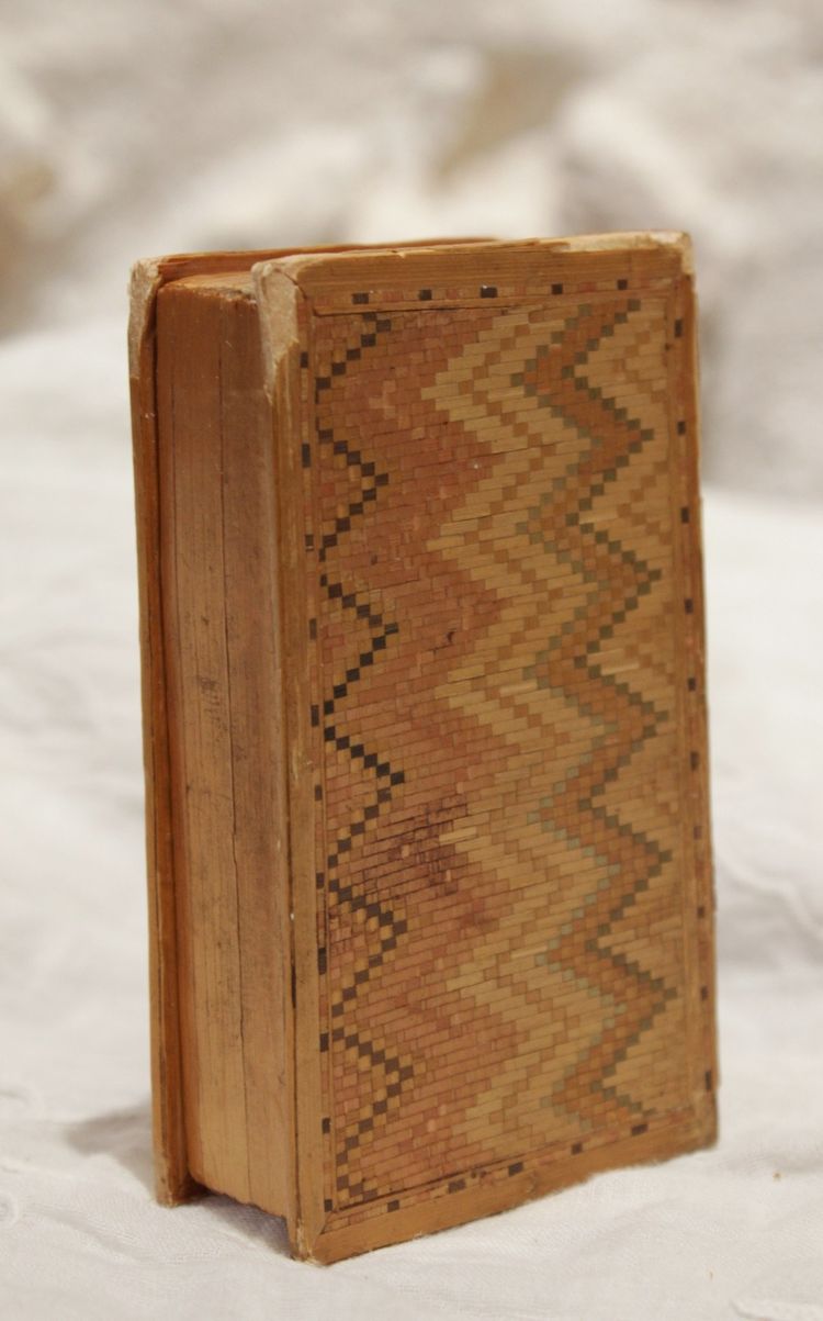 Straw marquetry box imitation romantic book print 18th century