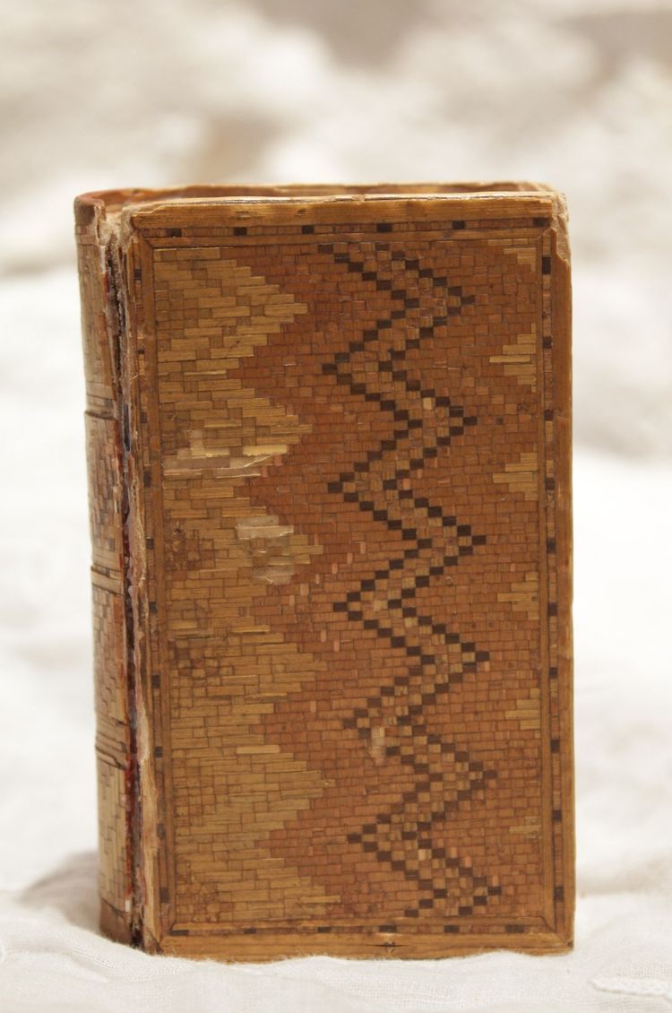 Straw marquetry box imitation romantic book print 18th century