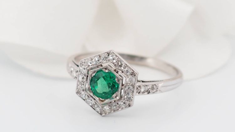 Hexagonal ring in platinum, emerald and diamonds