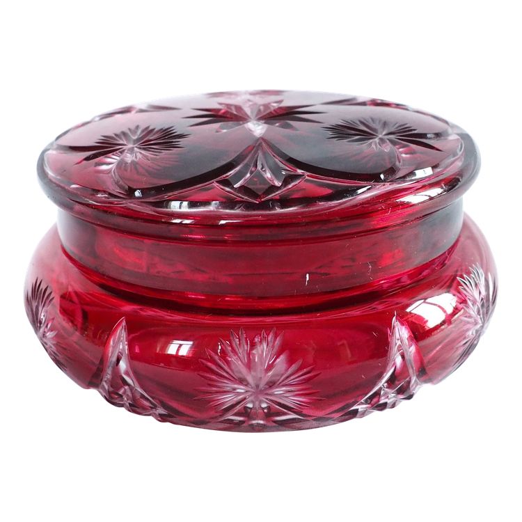 Bonbonnière en cristal de Baccarat taillé overlay rose