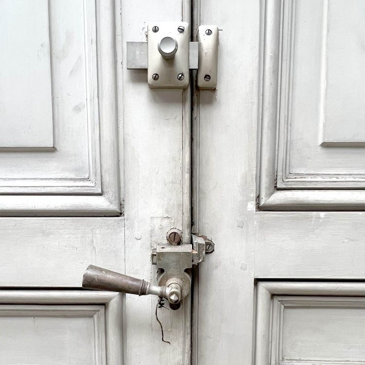 Boiserie Haussmannienne Avec Sa Double Porte