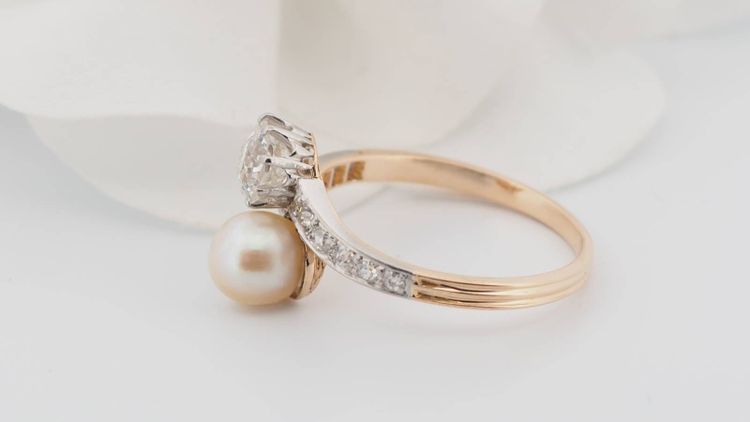 Toi et Moi ring in 18kt two-tone gold, diamonds and cultured pearl