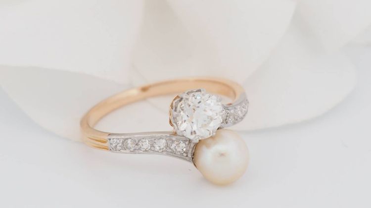 Toi et Moi ring in 18kt two-tone gold, diamonds and cultured pearl