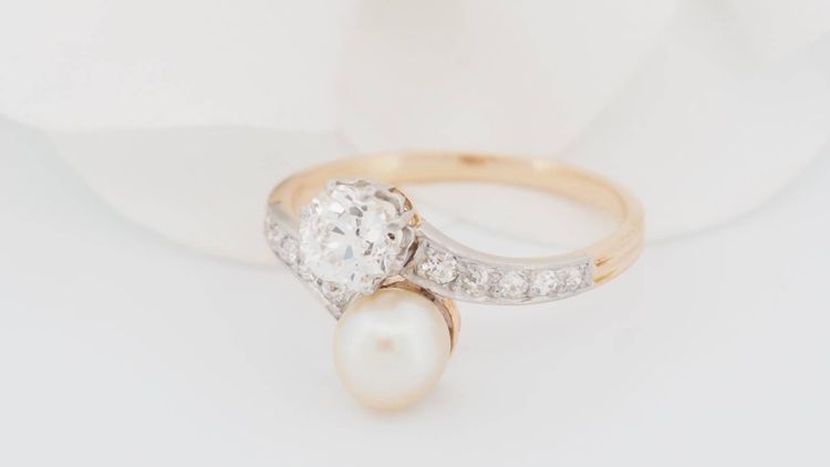 Toi et Moi ring in 18kt two-tone gold, diamonds and cultured pearl