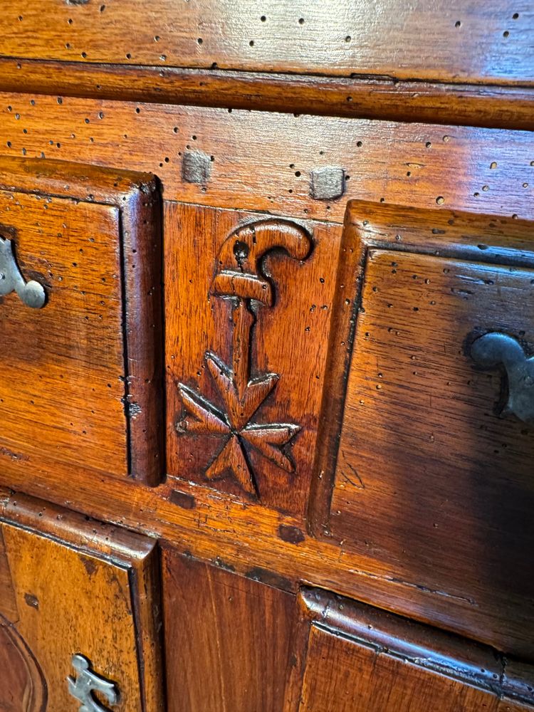 Two-body castle sideboard with side doors for 18th century rifles