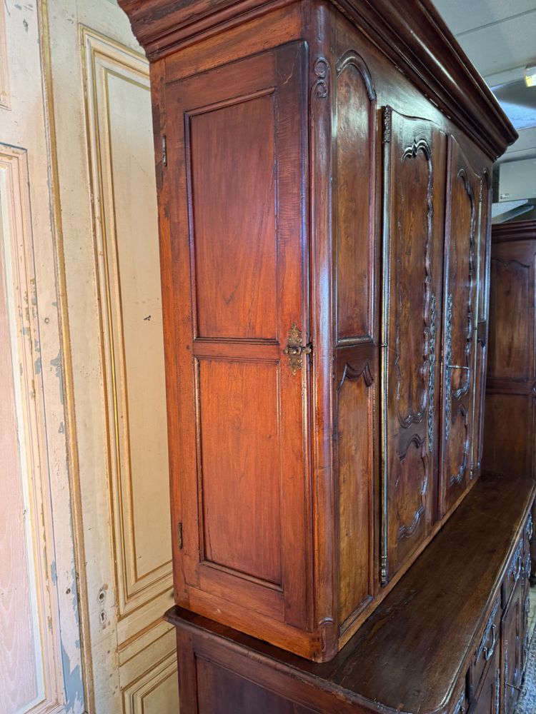 Two-body castle sideboard with side doors for 18th century rifles