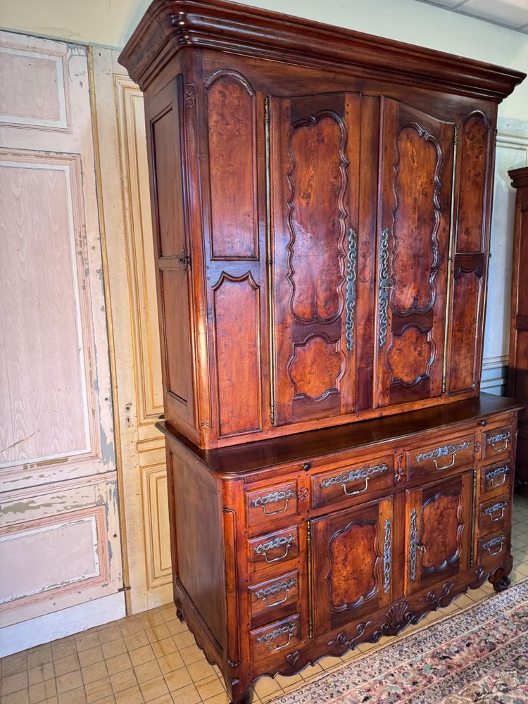 Two-body castle sideboard with side doors for 18th century rifles