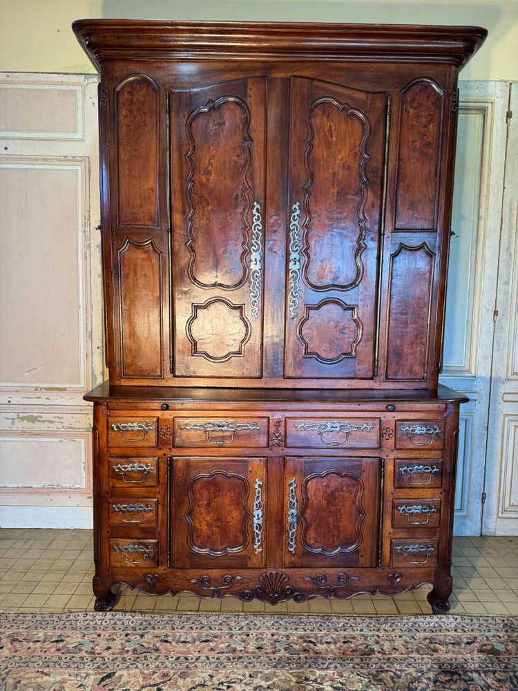 Two-body castle sideboard with side doors for 18th century rifles