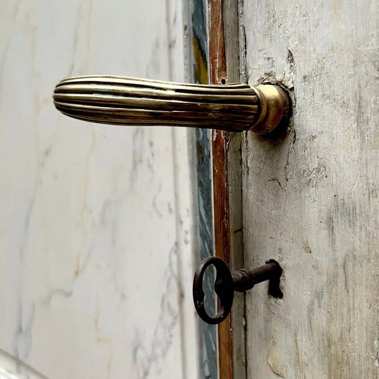 4 Curved Doors and 2 Louis XVI Pattern Cupboard Fronts, Marbled Paint