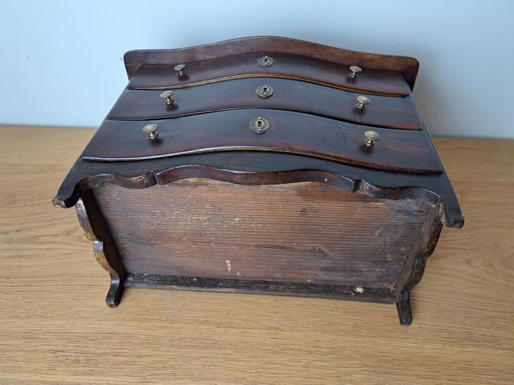 Master's Chest of Drawers, Varnished Wood, Late 18th/early 19th century.