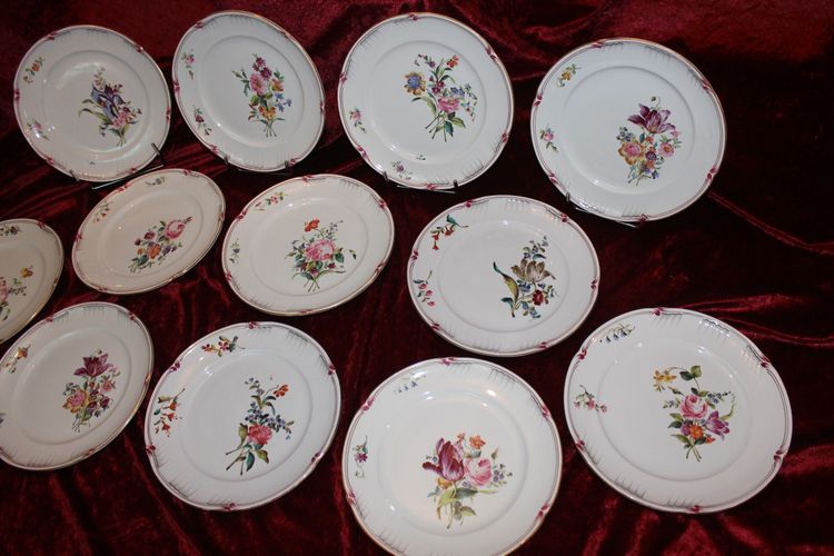 Dessert service in fine Lunéville earthenware with Saxon flower decoration, 19th century