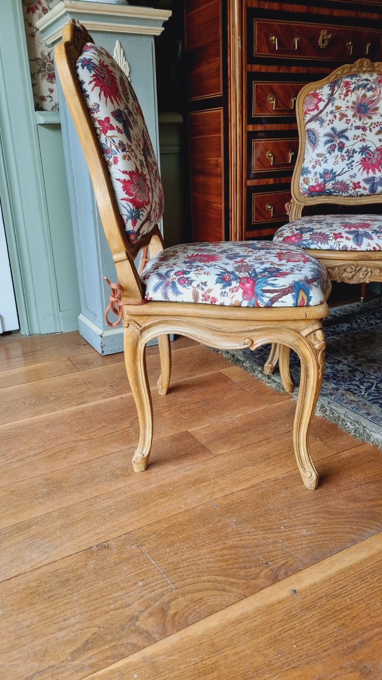 4 Louis XV style chairs in painted wood and upholstered cushions.