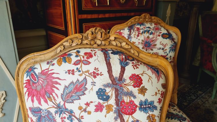 4 Louis XV style chairs in painted wood and upholstered cushions.