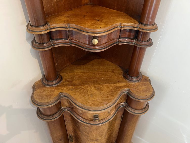 Superb Corner Cabinet in Burl Walnut Veneer - 19th Century