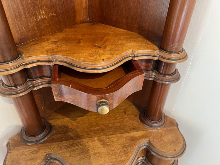 Superb Corner Cabinet in Burl Walnut Veneer - 19th Century