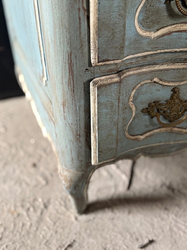 Louis XV curved chest of drawers dating from the 18th century, polychrome