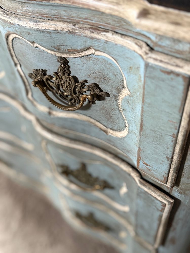 Louis XV curved chest of drawers dating from the 18th century, polychrome