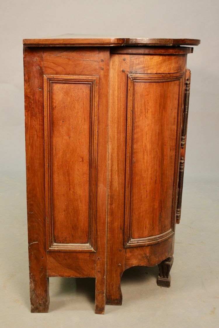 18th Century Walnut Sideboard with Pull Handle, Eastern France