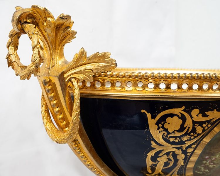 Antique Napoleon III centerpiece in gilded bronze from Sèvres. France, 19th century.