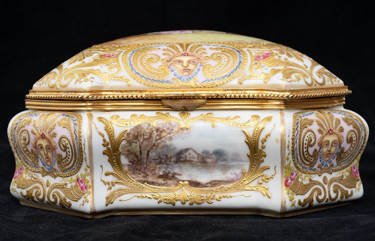 Antique porcelain jewelry box, 19th century.