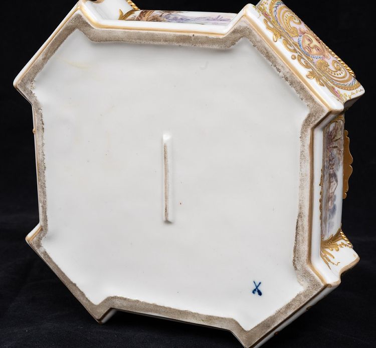 Antique porcelain jewelry box, 19th century.