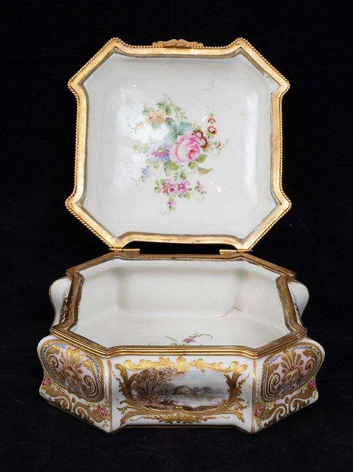 Antique porcelain jewelry box, 19th century.