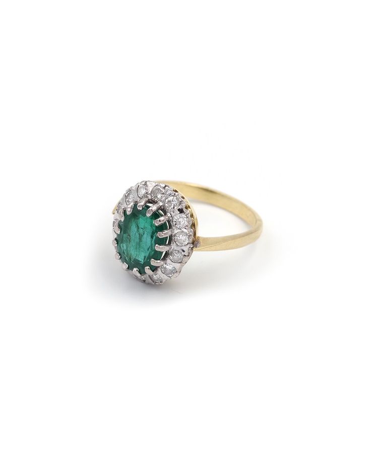 Emerald Cluster Ring 2.61 Cts In 18 Karat Gold, Brilliant Cut Diamonds, Vintage, Zambia