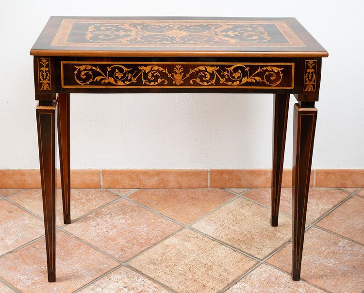 Louis XVI desk in exotic wood from Lombardy, 18th century.