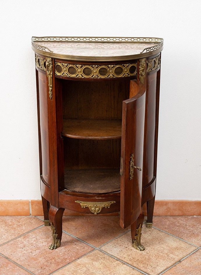 Antique half-moon sideboard, 19th century.