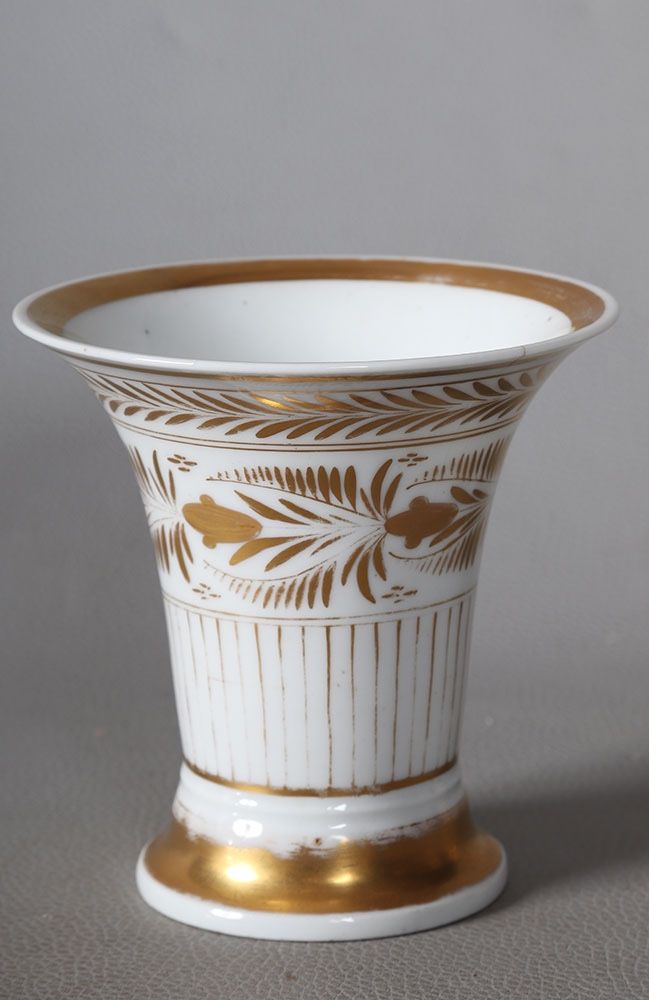 Empire period porcelain vase, in Vieux Paris, height: 12.5 cm