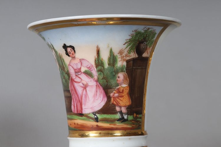 Empire period porcelain vase, in Vieux Paris, height: 11 cm