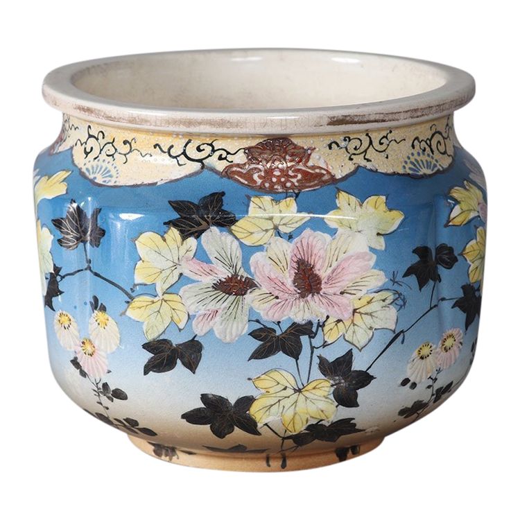 Large Chinese porcelain cache pot, Hibiscus motif, circa 1900