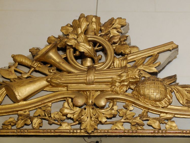 Louis XVI mirror with hunting attributes