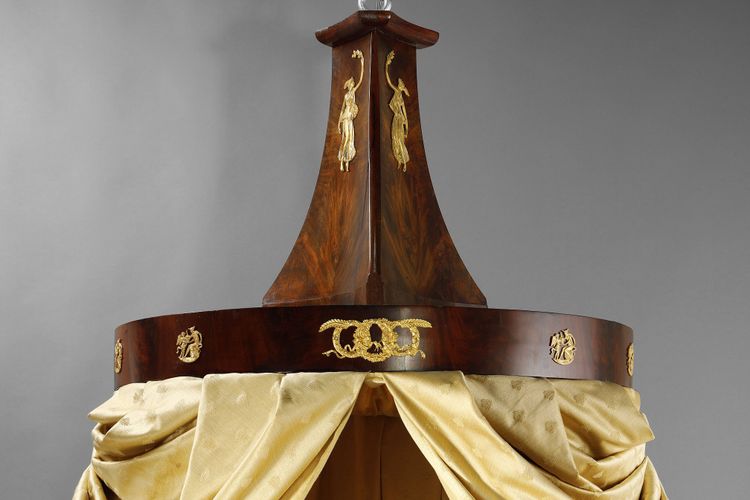 PERIOD RESTORATION BED WITH CANOPY