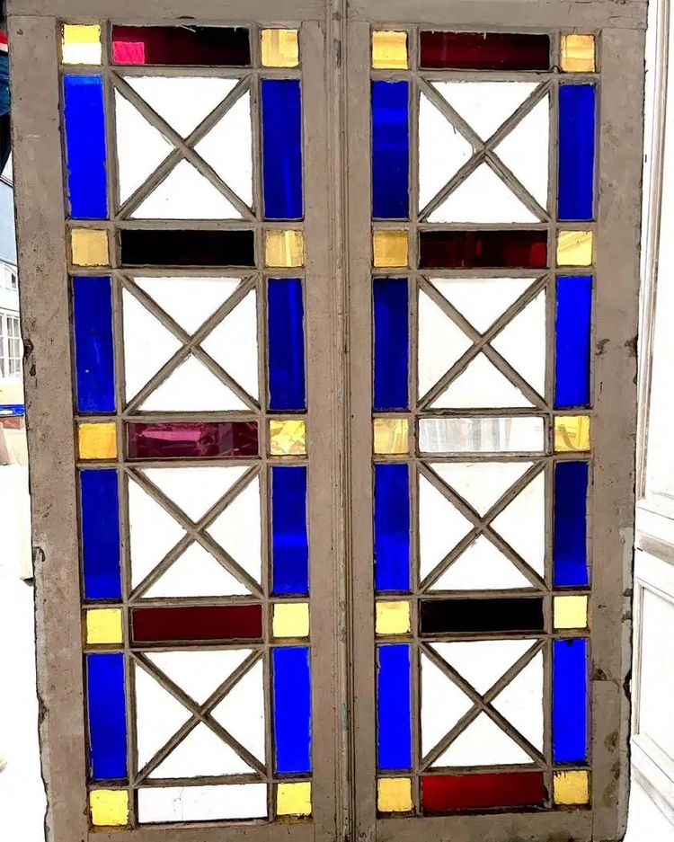 Double orangery door and its pair of colored glass bay windows