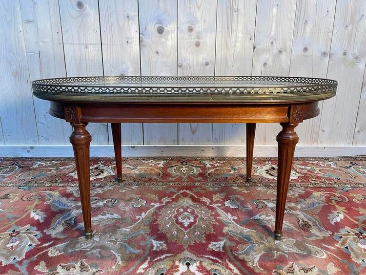 Table basse ovale de style Louis XVI