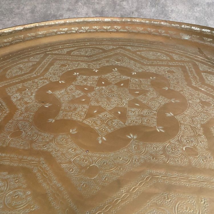 Large engraved oriental tea tray in copper or brass 20th century 96 cm